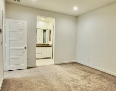 130 Greenleaf Drive - Photo Thumbnail 15