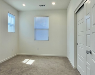 130 Greenleaf Drive - Photo Thumbnail 19