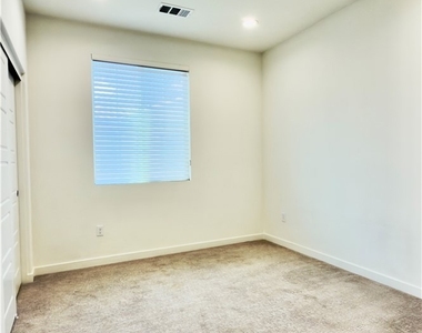 130 Greenleaf Drive - Photo Thumbnail 20
