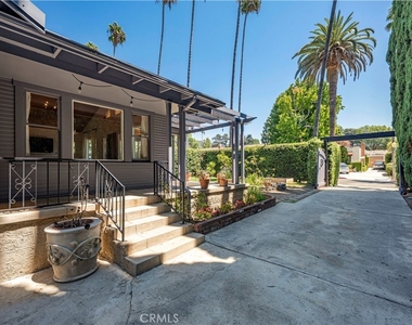 5123 Townsend Avenue - Photo Thumbnail 3