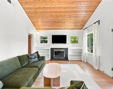 5123 Townsend Avenue - Photo Thumbnail 8