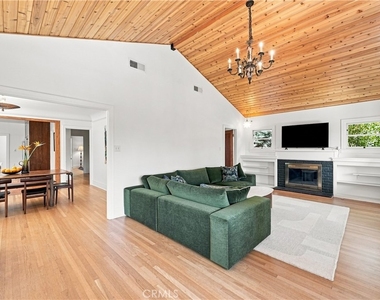 5123 Townsend Avenue - Photo Thumbnail 10