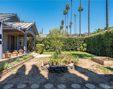 5123 Townsend Avenue - Photo Thumbnail 2