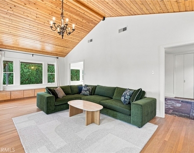 5123 Townsend Avenue - Photo Thumbnail 7