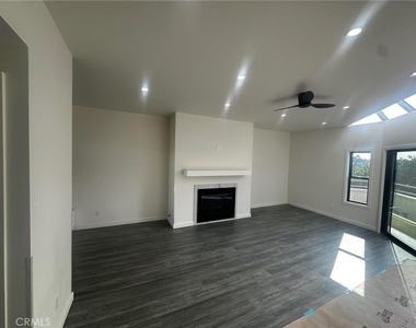 412 N Kenwood Street - Photo Thumbnail 2