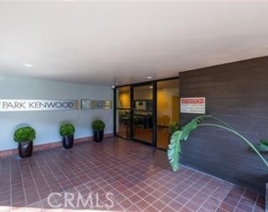 412 N Kenwood Street - Photo Thumbnail 5