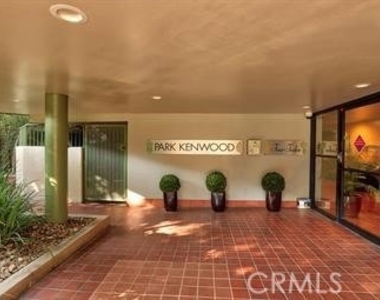 412 N Kenwood Street - Photo Thumbnail 6