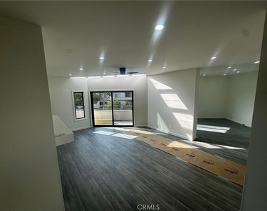 412 N Kenwood Street - Photo Thumbnail 11