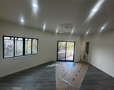 412 N Kenwood Street - Photo Thumbnail 13