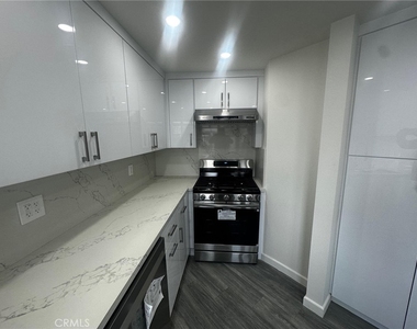 412 N Kenwood Street - Photo Thumbnail 8