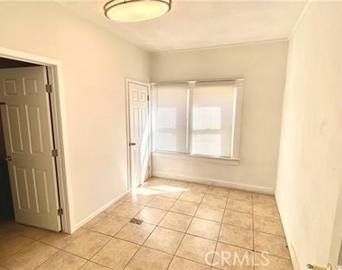 6743 Tujunga Avenue - Photo Thumbnail 4