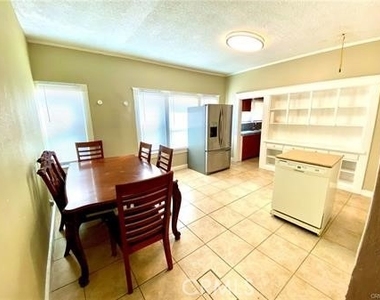 6743 Tujunga Avenue - Photo Thumbnail 2