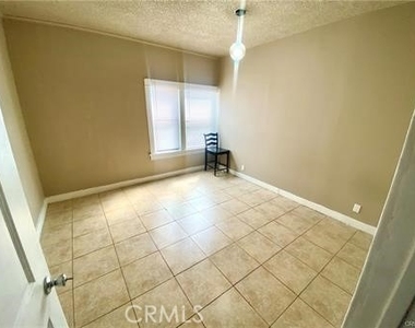 6743 Tujunga Avenue - Photo Thumbnail 5