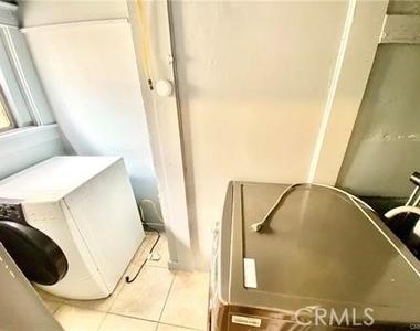 6743 Tujunga Avenue - Photo Thumbnail 7