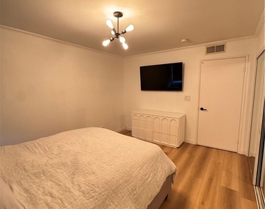 9950 Jordan Avenue - Photo Thumbnail 5