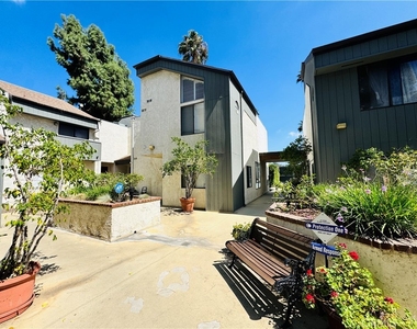 4958 Woodman - Photo Thumbnail 32