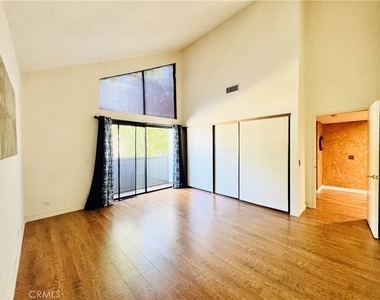 4958 Woodman - Photo Thumbnail 23