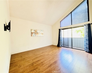 4958 Woodman - Photo Thumbnail 22