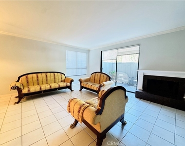 4958 Woodman - Photo Thumbnail 12