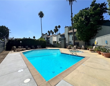4958 Woodman - Photo Thumbnail 37