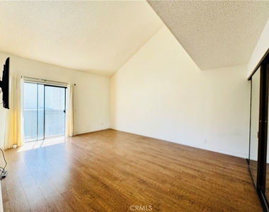 4958 Woodman - Photo Thumbnail 25