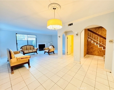 4958 Woodman - Photo Thumbnail 9