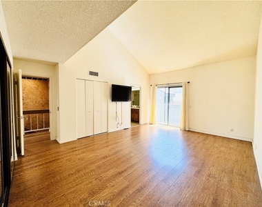 4958 Woodman - Photo Thumbnail 26
