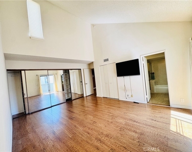 4958 Woodman - Photo Thumbnail 27
