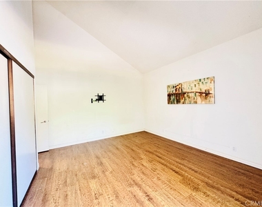 4958 Woodman - Photo Thumbnail 24