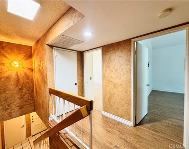 4958 Woodman - Photo Thumbnail 20