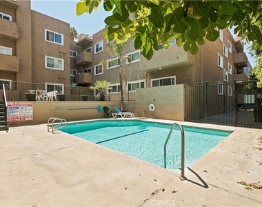 14607 Erwin Street - Photo Thumbnail 21