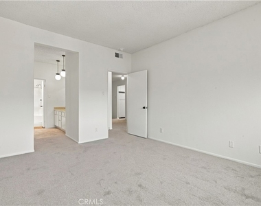 14607 Erwin Street - Photo Thumbnail 15