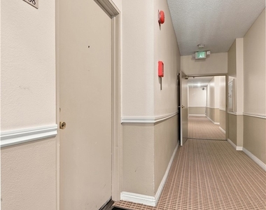 14607 Erwin Street - Photo Thumbnail 4