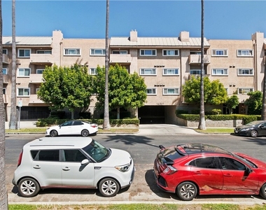 14607 Erwin Street - Photo Thumbnail 1