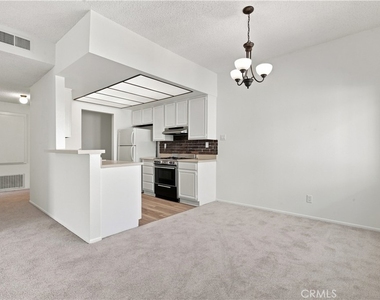 14607 Erwin Street - Photo Thumbnail 8