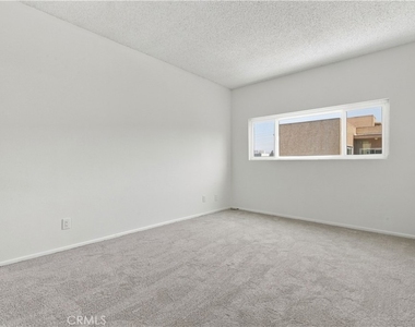 14607 Erwin Street - Photo Thumbnail 12