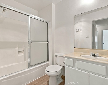 14607 Erwin Street - Photo Thumbnail 11