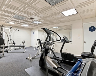 14607 Erwin Street - Photo Thumbnail 23