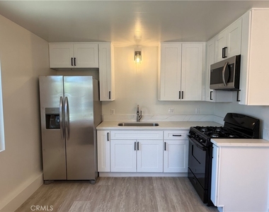 7031 Bellaire Ave - Photo Thumbnail 3