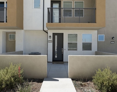 26989 Hummingbird - Photo Thumbnail 3