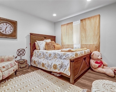 21701 Costanso Street - Photo Thumbnail 19