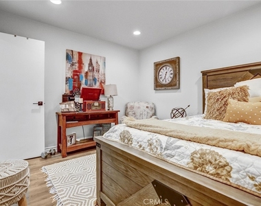 21701 Costanso Street - Photo Thumbnail 20