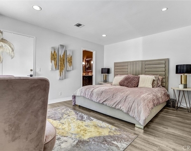 21701 Costanso Street - Photo Thumbnail 15