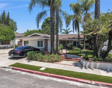 21701 Costanso Street - Photo Thumbnail 5