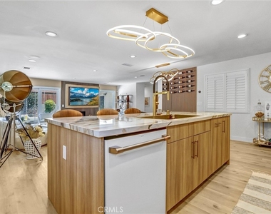 21701 Costanso Street - Photo Thumbnail 13