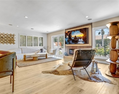 21701 Costanso Street - Photo Thumbnail 4