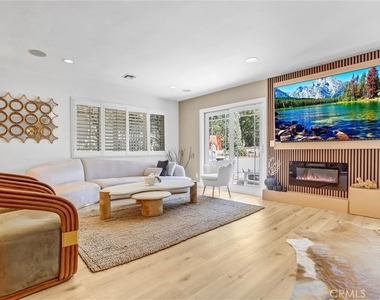 21701 Costanso Street - Photo Thumbnail 14