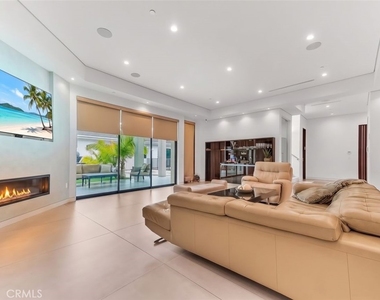 5176 Lindley - Photo Thumbnail 2