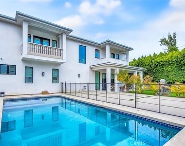 5176 Lindley - Photo Thumbnail 24