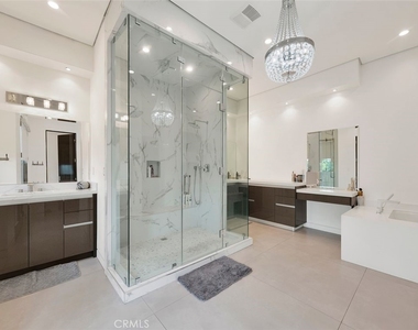 5176 Lindley - Photo Thumbnail 19